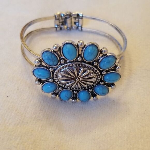 Turquoise flower bracelet - Picture 2 of 11